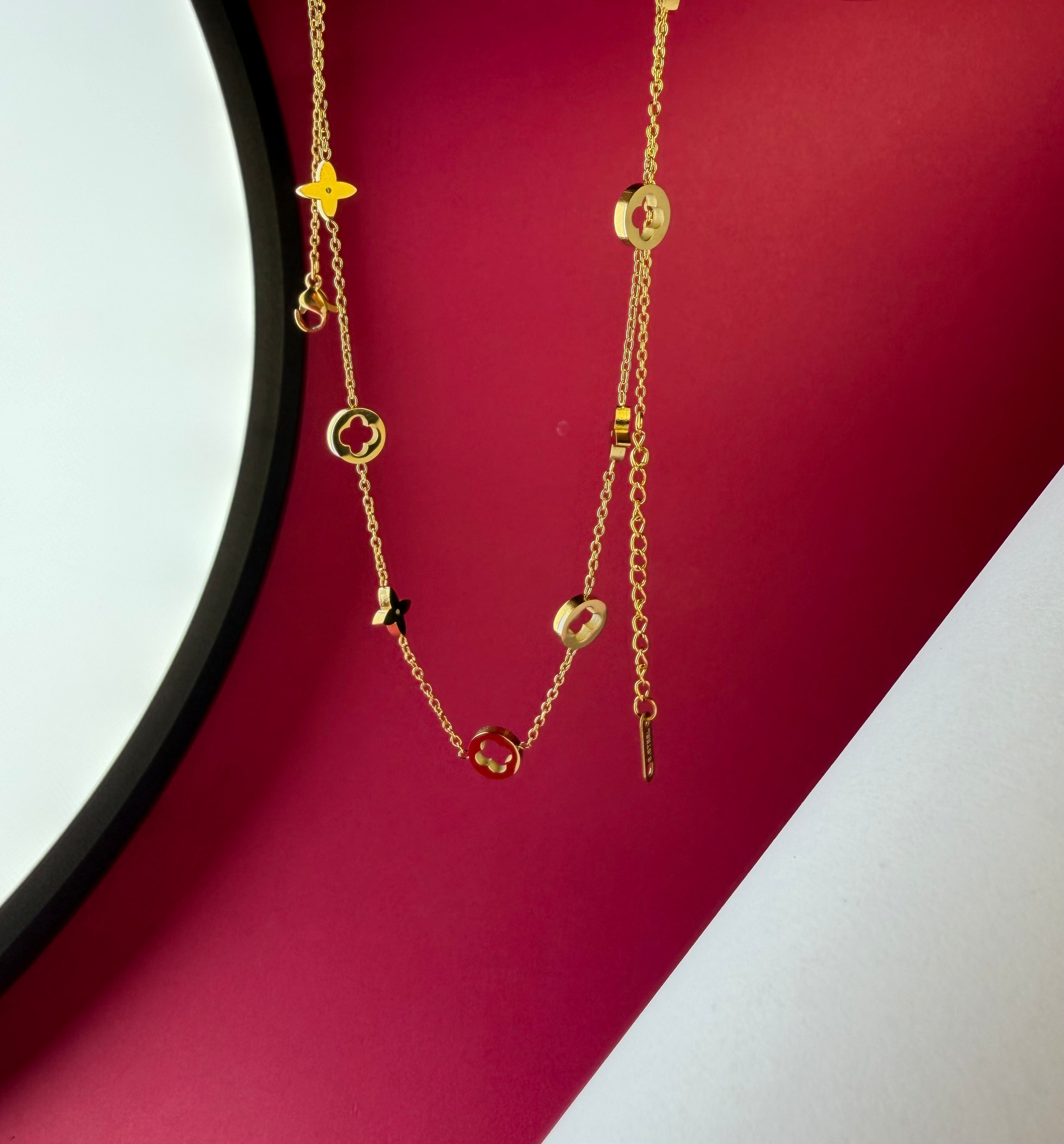 Clover Pendant Shape Necklace