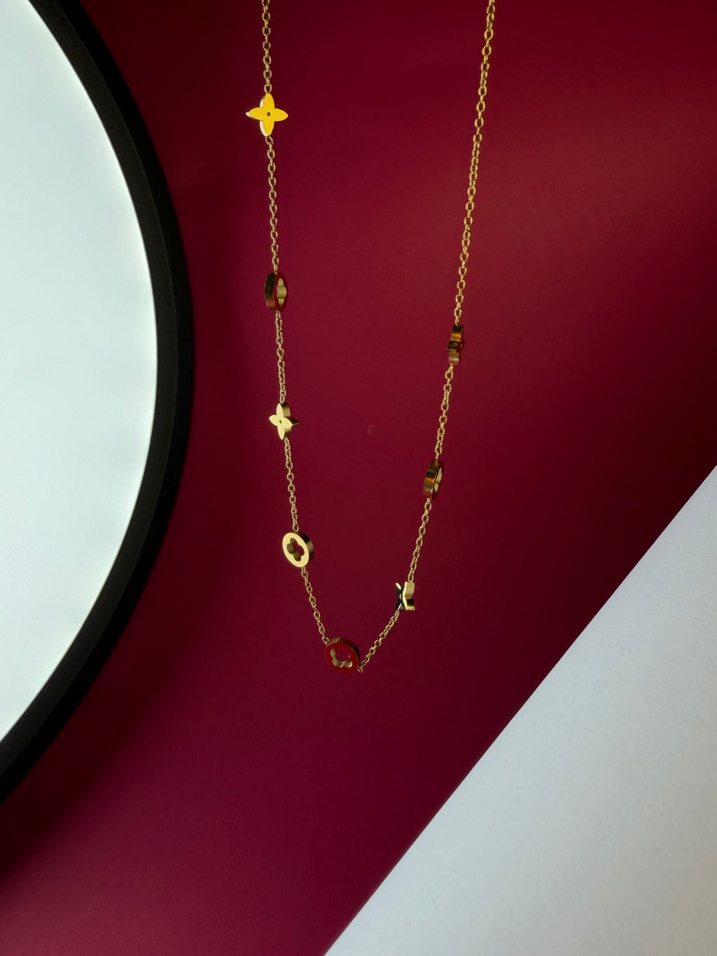 Clover Pendant Shape Necklace