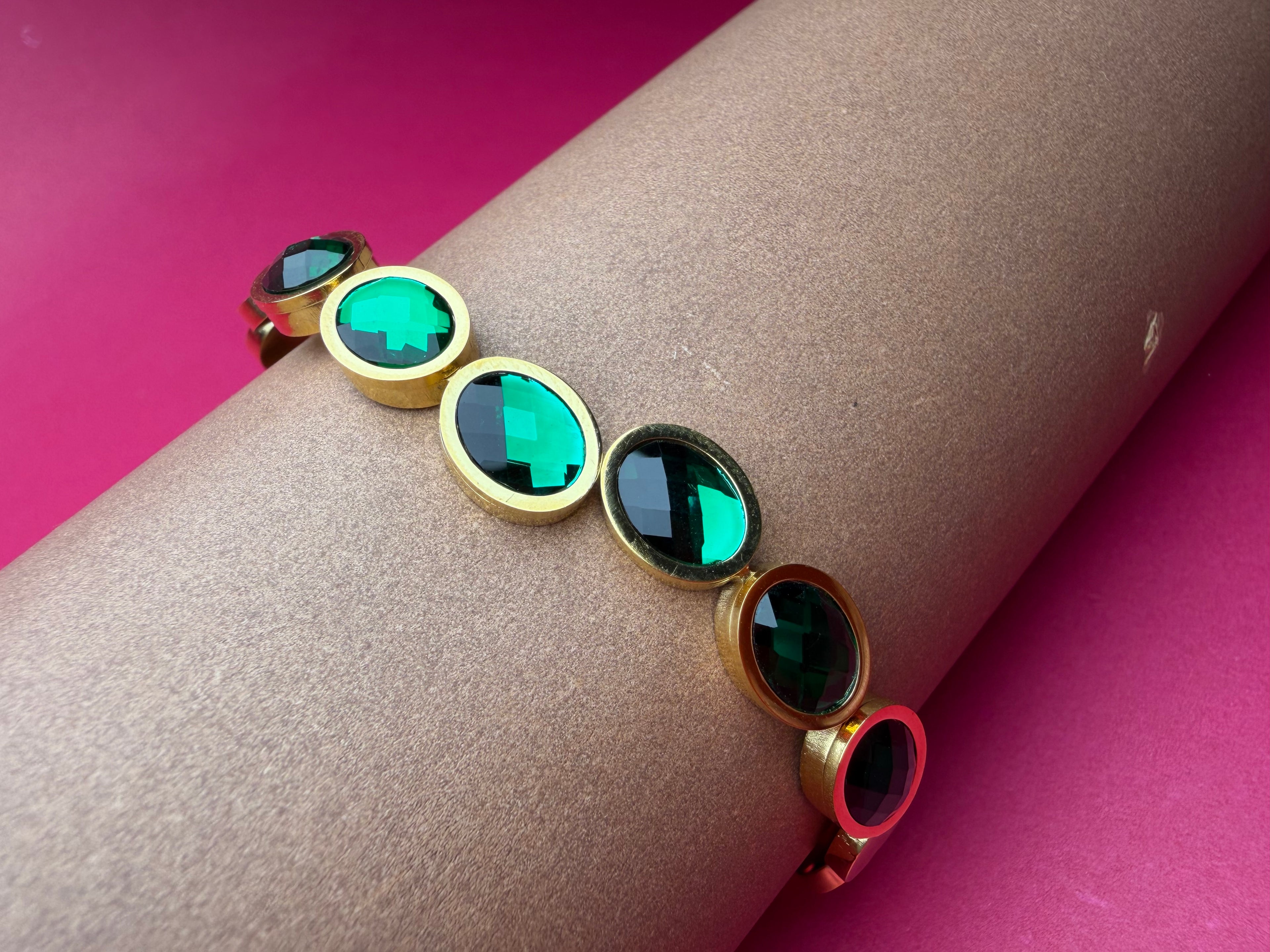 Emerald Green Oval Crystal Bangle – Luxury Gold-Tone Stainless Steel Bracelet