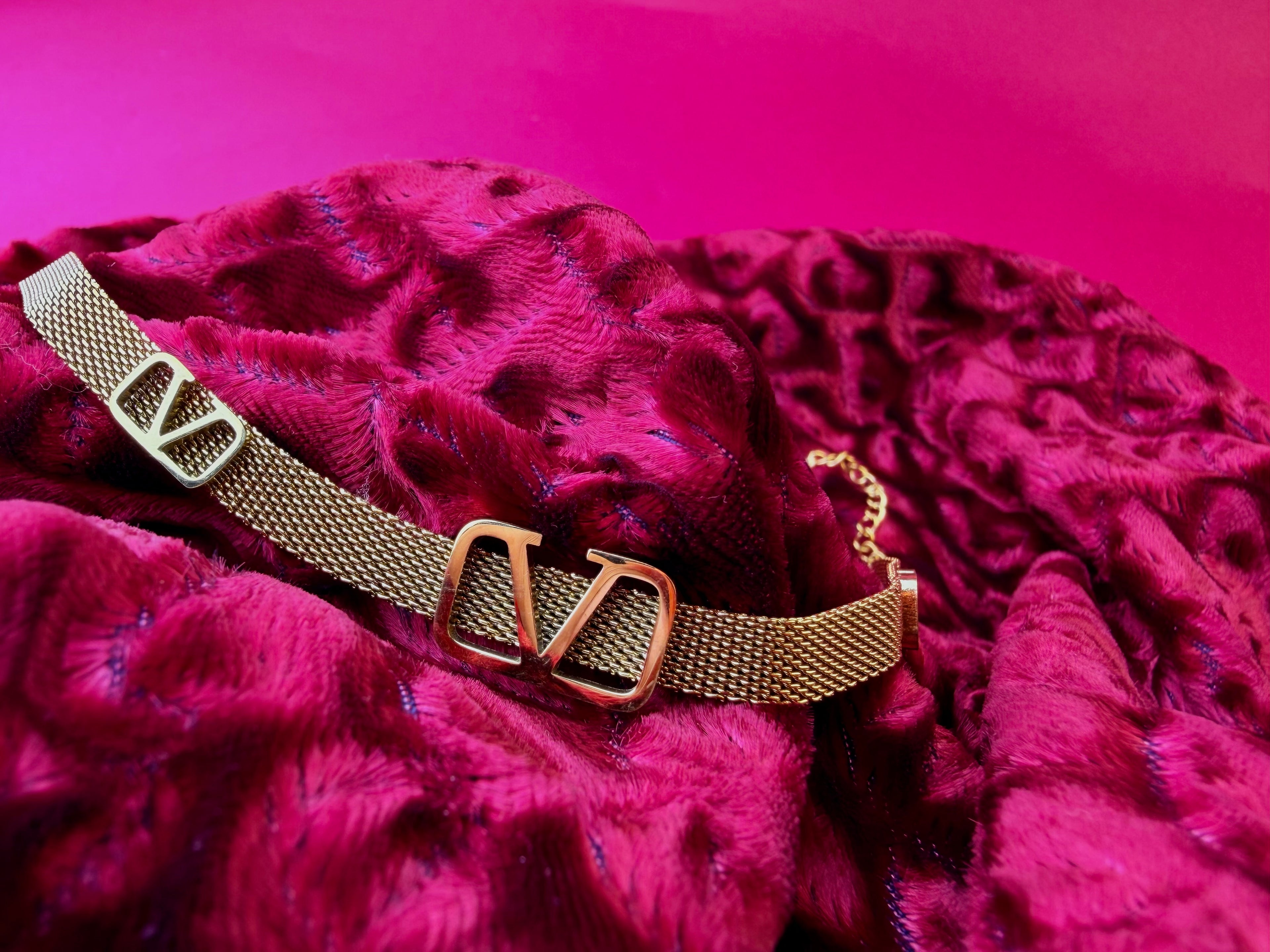 The Imperial Mesh 'V' Statement Bracelet – Gold-Tone Stainless Steel Luxury Mesh Jewelry