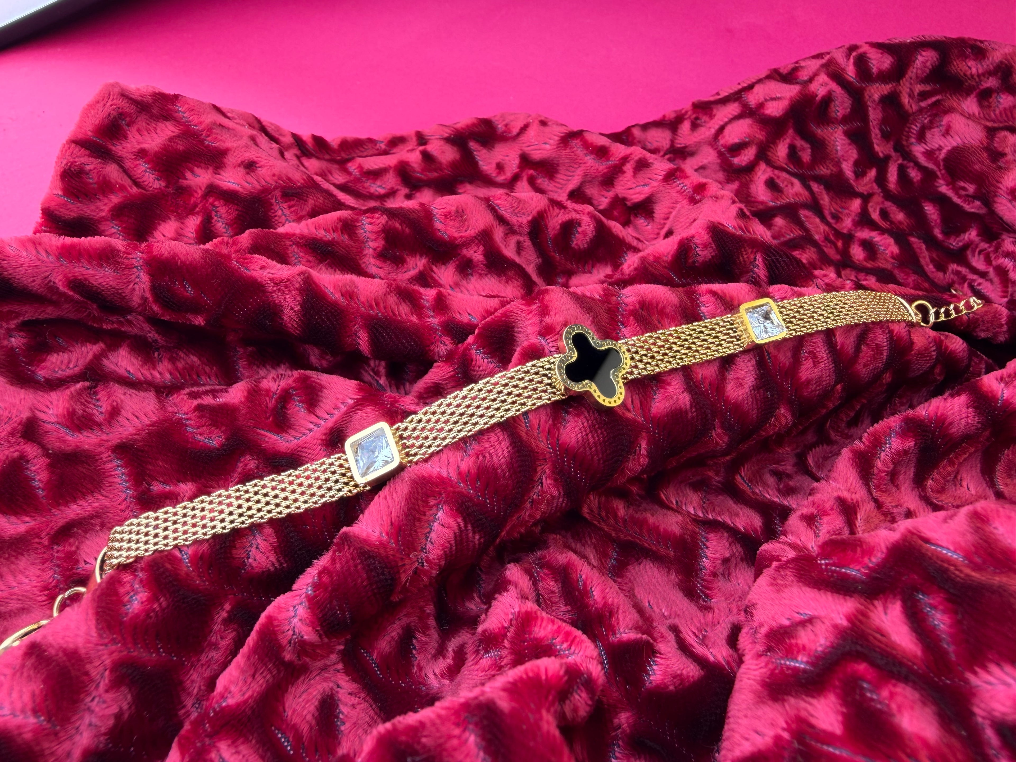 The Empress Clover Mesh Bracelet – Gold-Tone Stainless Steel Luxury Mesh Jewelry