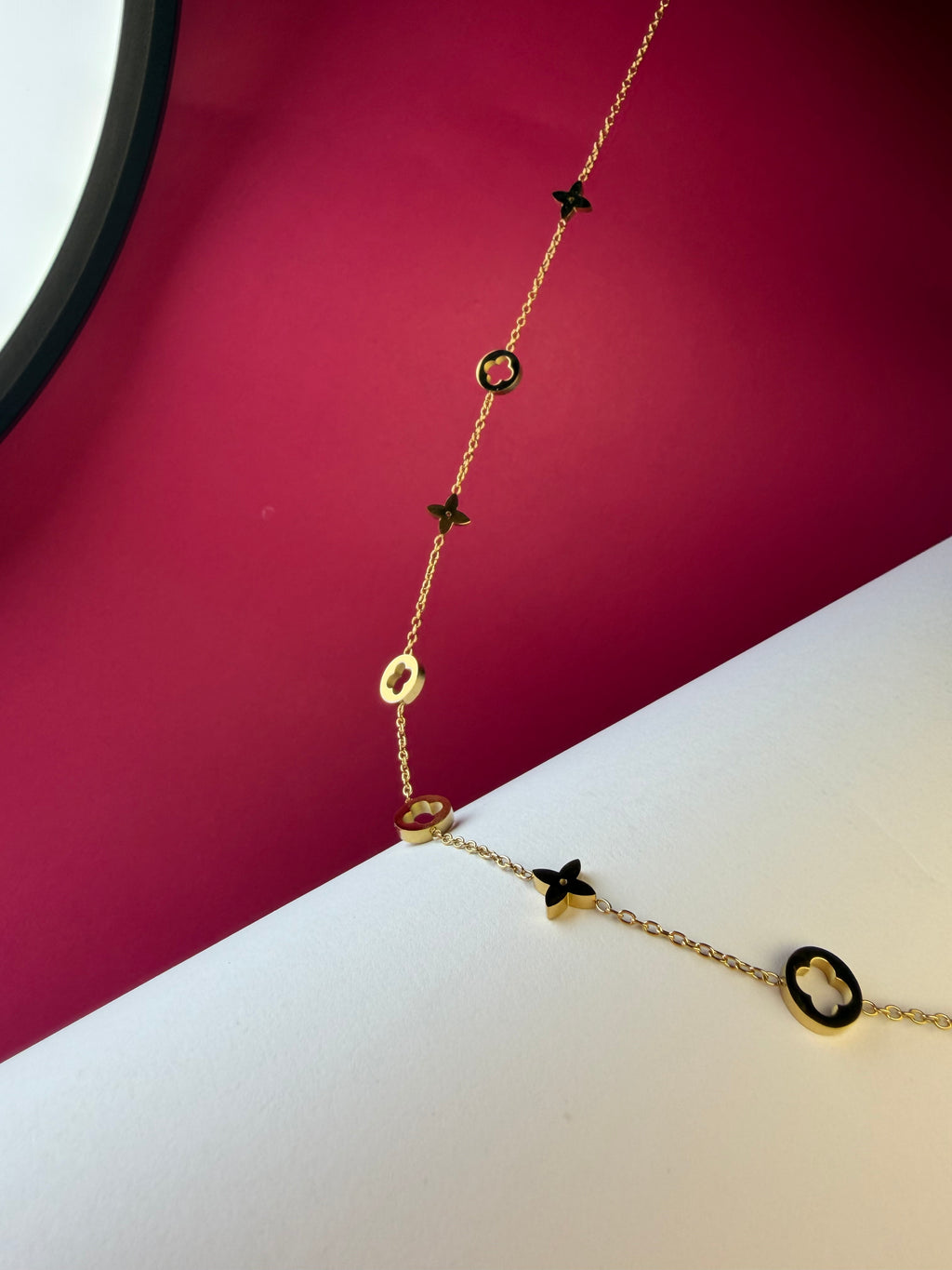 Clover Pendant Shape Necklace