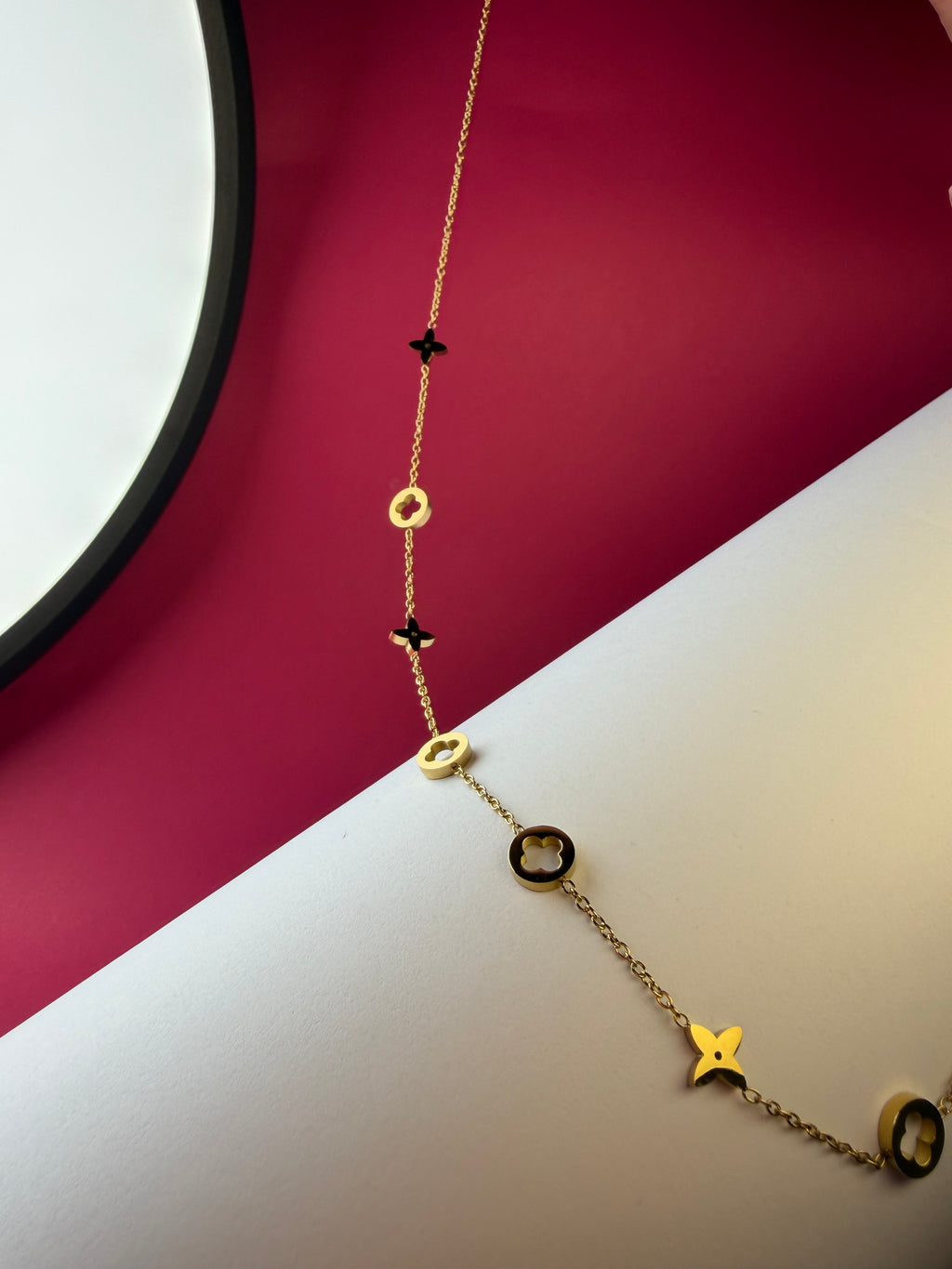 Clover Pendant Shape Necklace