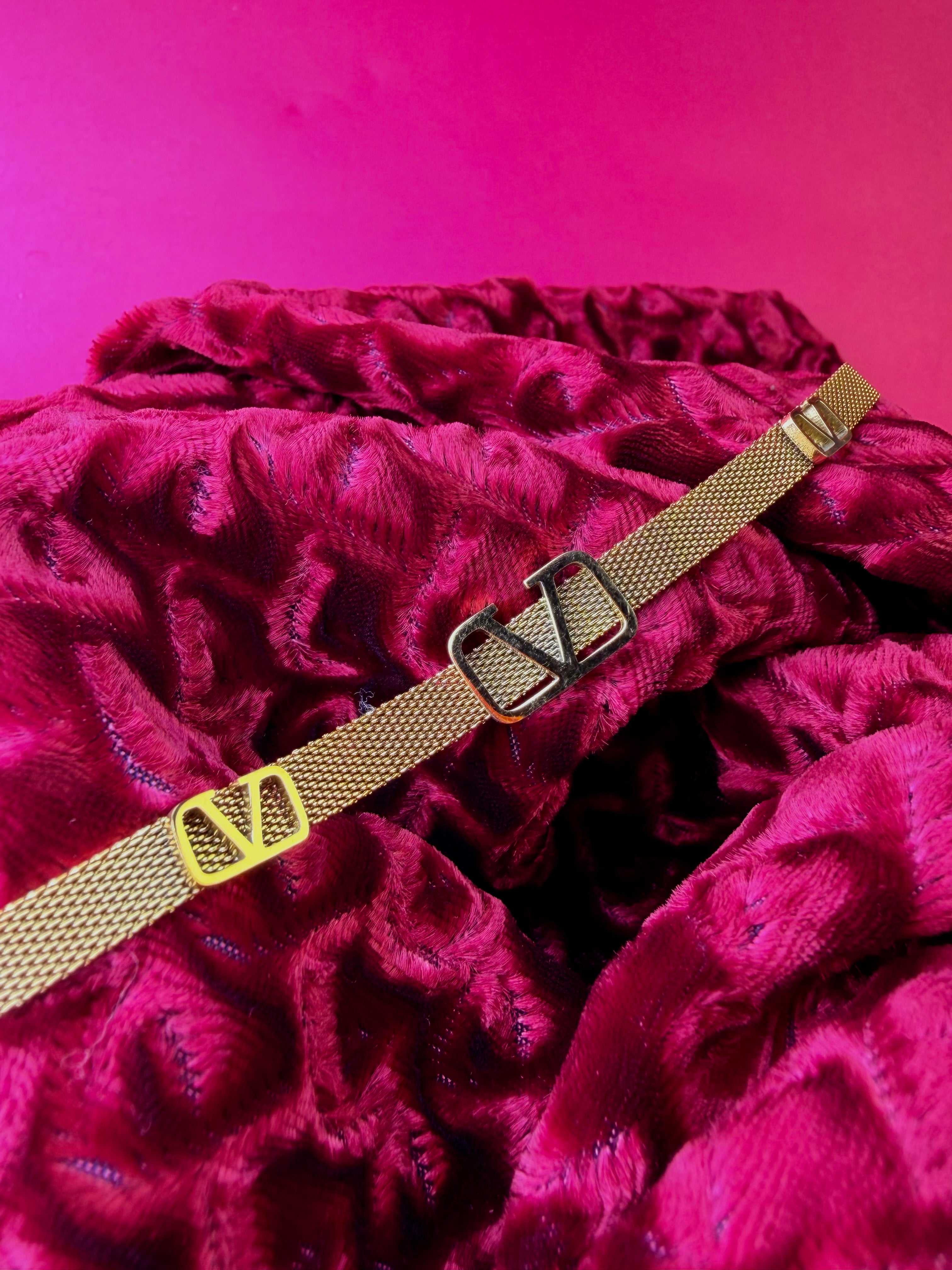 The Imperial Mesh 'V' Statement Bracelet – Gold-Tone Stainless Steel Luxury Mesh Jewelry