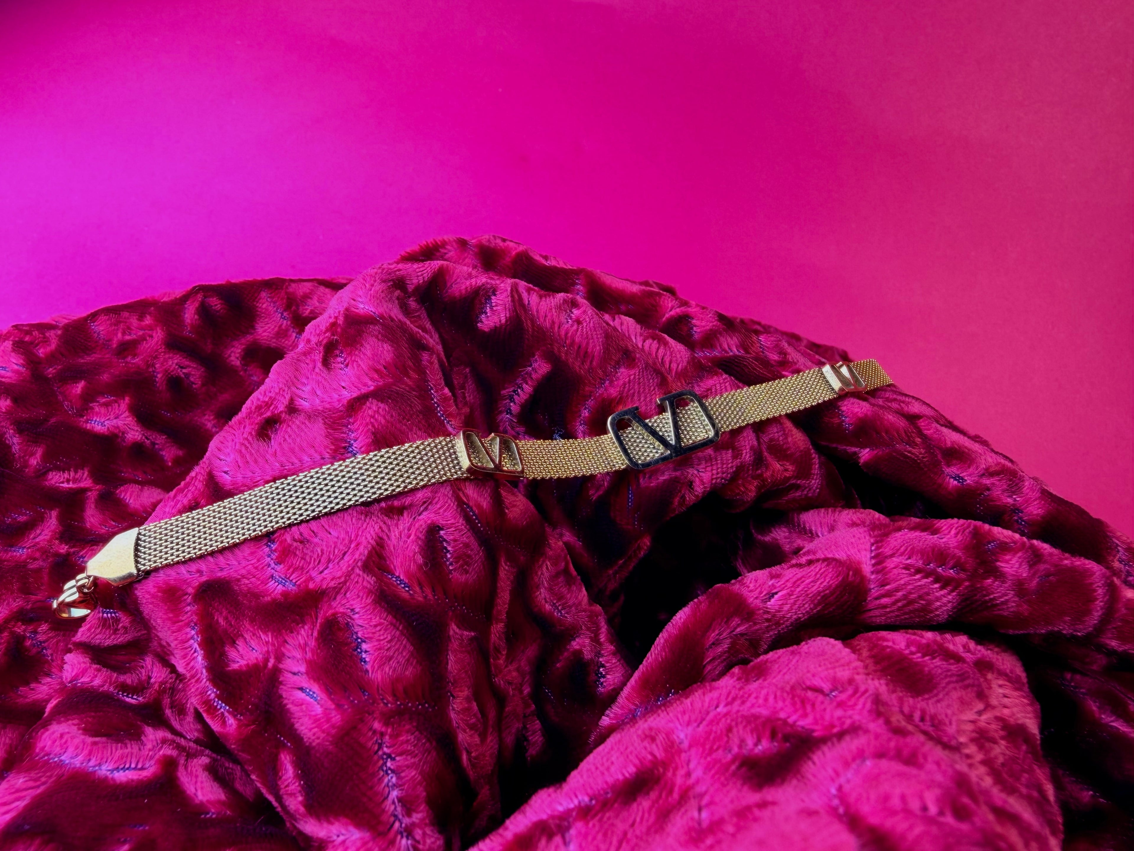 The Imperial Mesh 'V' Statement Bracelet – Gold-Tone Stainless Steel Luxury Mesh Jewelry