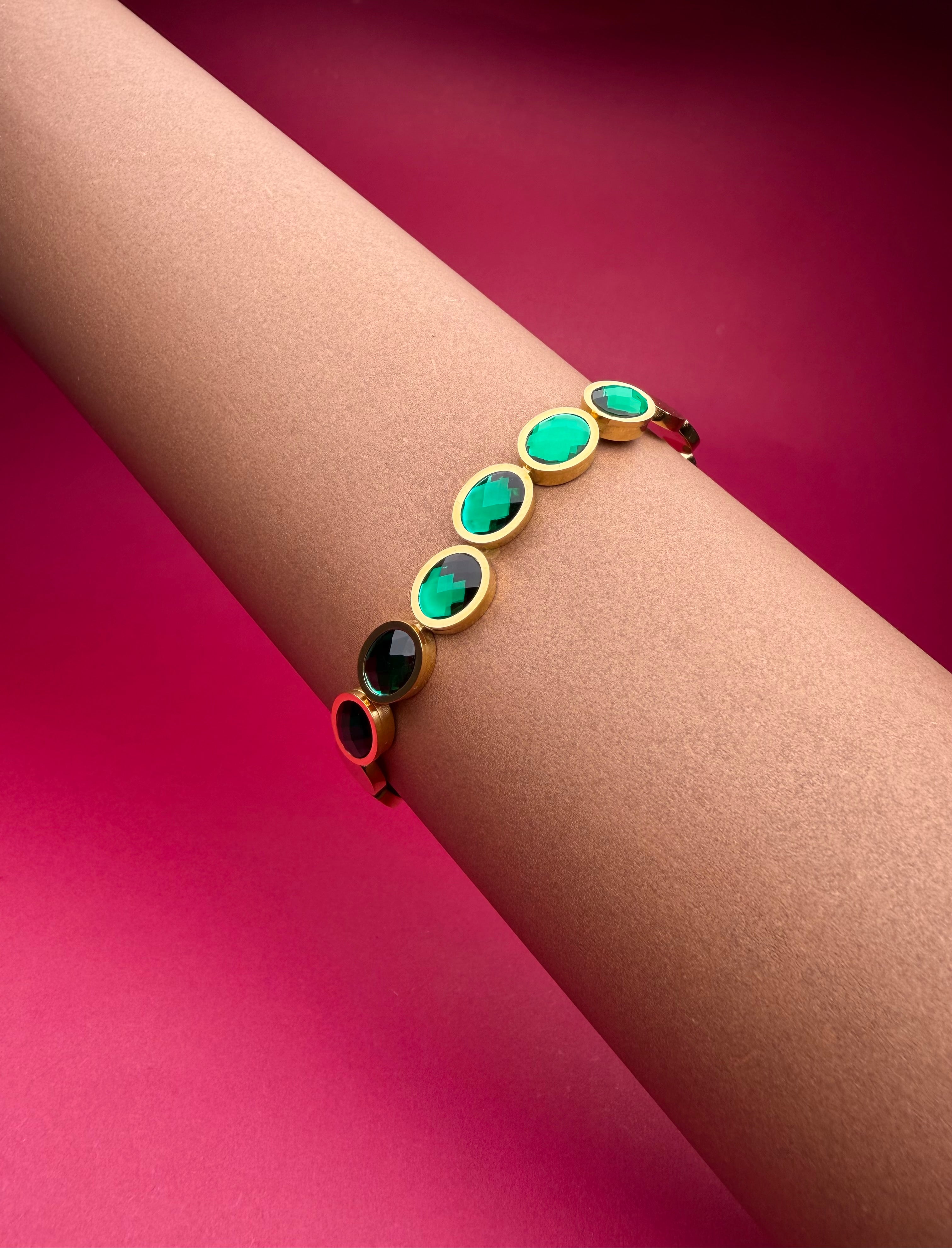 Emerald Green Oval Crystal Bangle – Luxury Gold-Tone Stainless Steel Bracelet