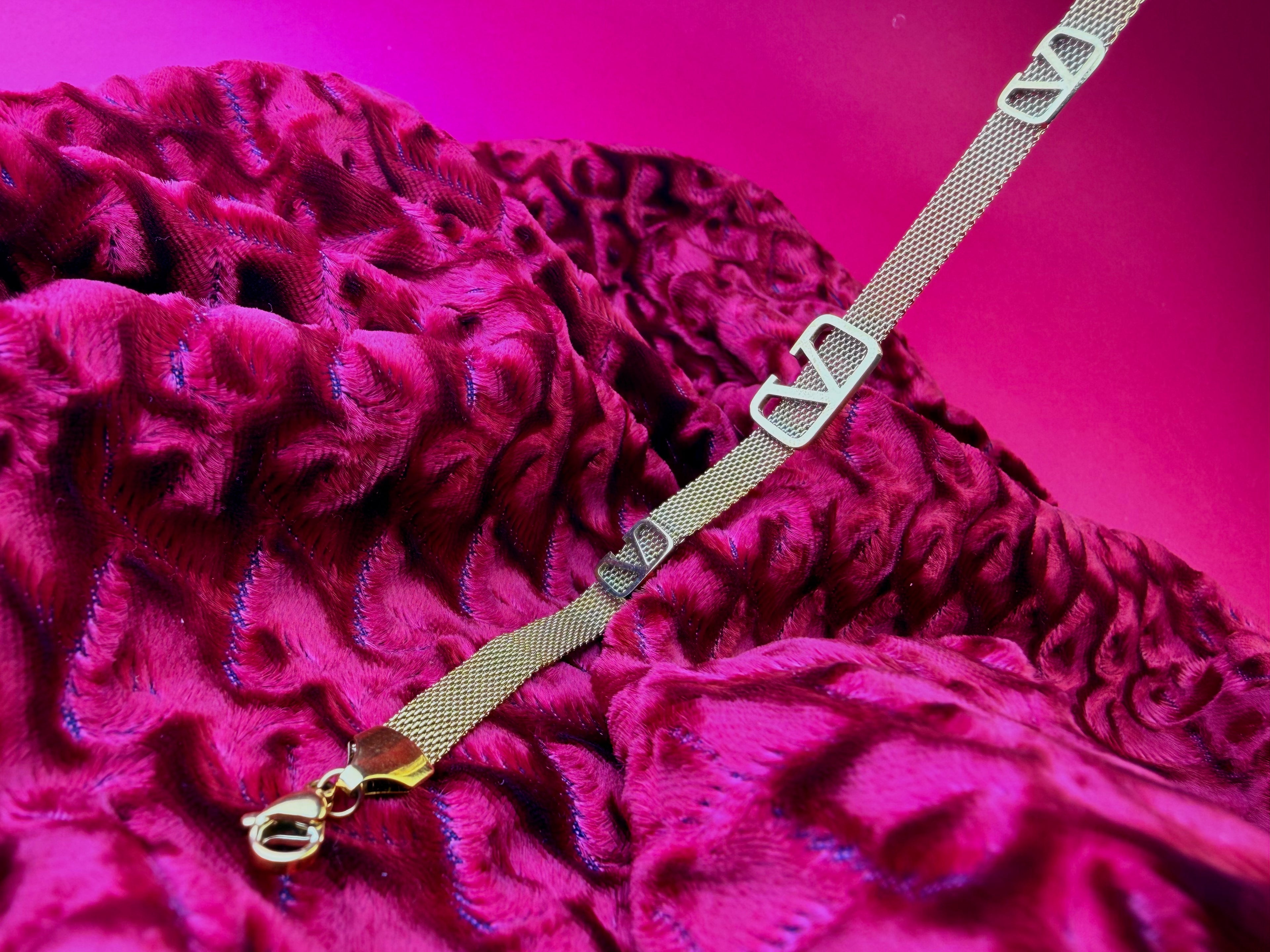 The Imperial Mesh 'V' Statement Bracelet – Gold-Tone Stainless Steel Luxury Mesh Jewelry